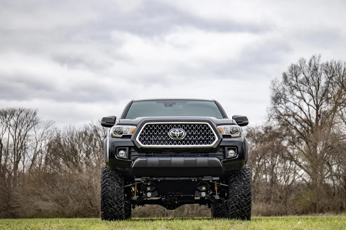 Rough Country 6 in Lift Kit With M1 Struts For 2016-2023 Toyota Tacoma 4WD - 75840