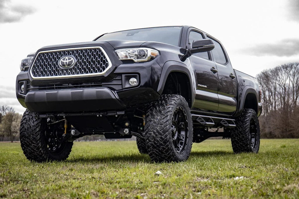 Rough Country 6 in Lift Kit With M1 Struts For 2016-2023 Toyota Tacoma 4WD - 75840