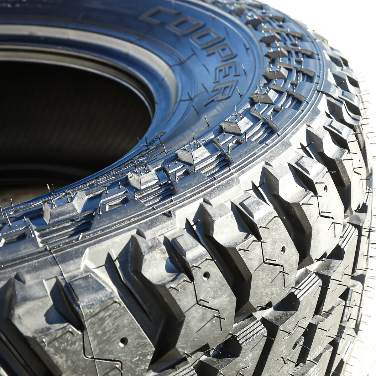 Cooper Light Truck Mud Tires, Set Of 4, 275/70R18 125/122Q E 10 Ply - Discoverer S/T Maxx