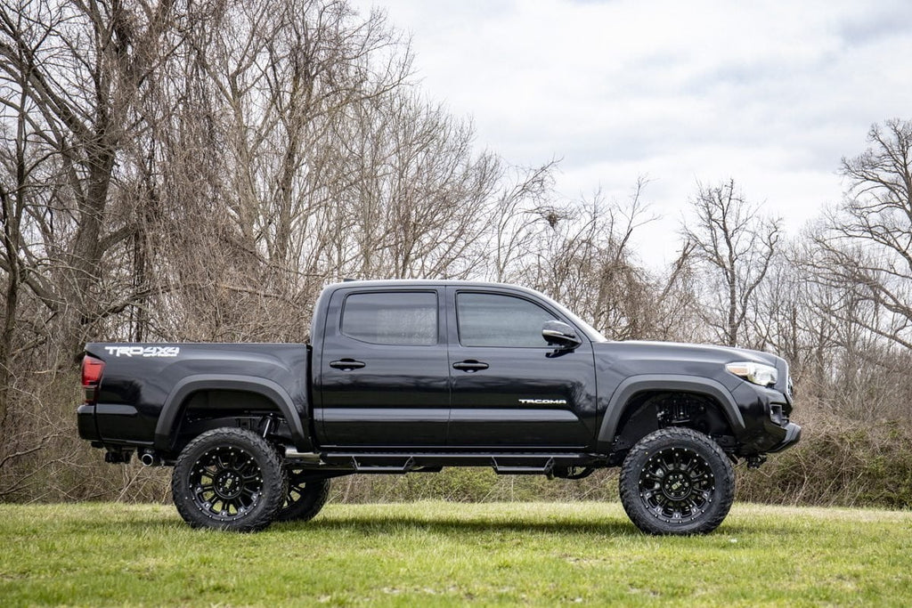 Rough Country 6 in Lift Kit With M1 Struts For 2016-2023 Toyota Tacoma 4WD - 75840