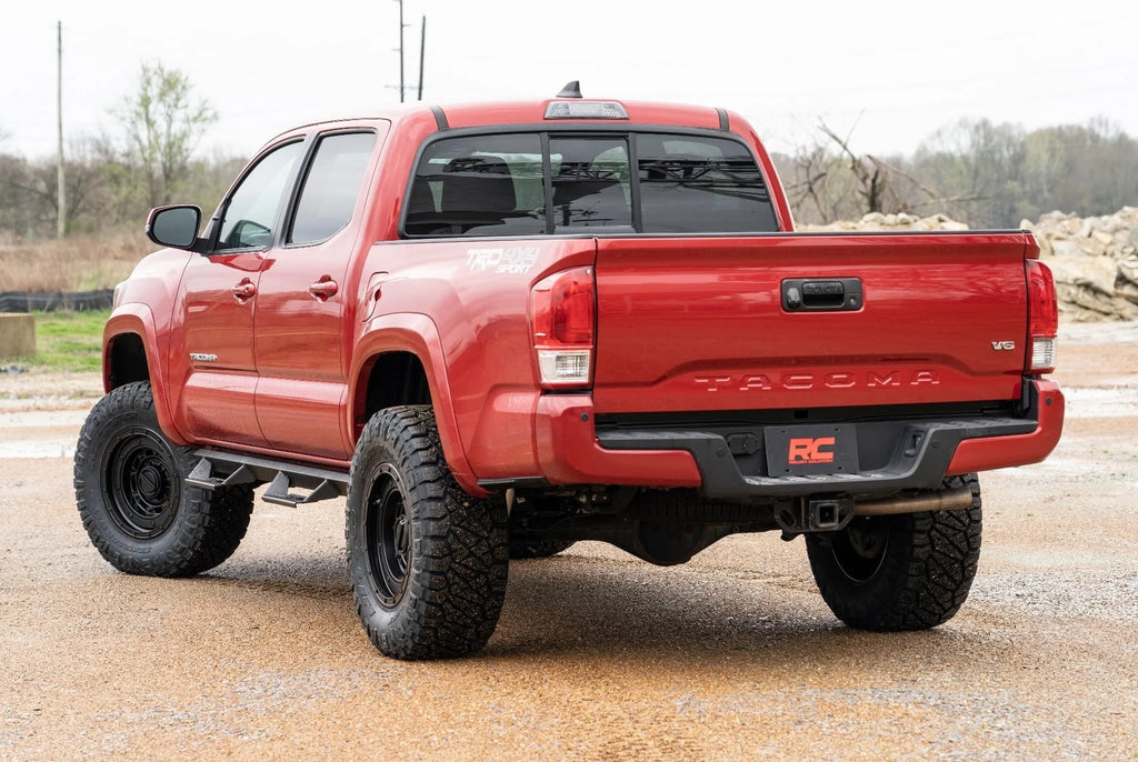 Rough Country 3.5in Bolt-On Lift Kit With M1 Struts For 2005-2023 Tacoma - 74240RED
