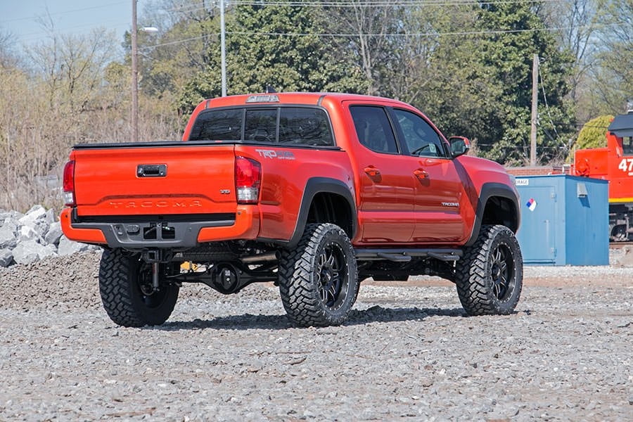 Rough Country 6 in Lift Kit With M1 Struts For 2016-2023 Toyota Tacoma 4WD - 75840